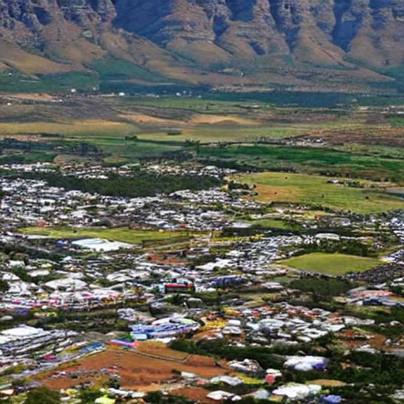 Simon's Town, été sud-africain : apéros en terrasse et toits-terrasses branchés ?<h3>Simon's Town en été : un bain de soleil et des cocktails avec vue imprenable ?</h3><h3>Soleil couchant sur Simon's Town : bars sur les toits et dîners en plein air, ça vous dit ?</h3><h3>Vacances d'été à Simon's Town : l'appel des terrasses et la magie des rooftops !</h3><h3>Simon's Town : le paradis estival pour les amateurs de dîners en plein air et de bars branchés ?</h3>