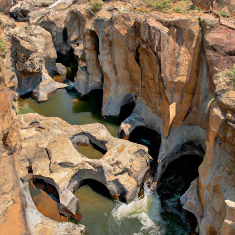 Discover the Three Rondavels&#58; A Majestic Panorama in Blyde River Canyon This Fall