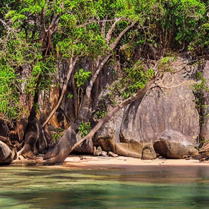 Isalo&#44; Madagáscar&#58; Um Refúgio de Prestigio para as suas Férias de Verão?<h3>Verão em Isalo&#58; Exclusividade e Luxo na Ilha Vermelha</h3><h3>Descubra o Isalo&#58;  Paraíso Exclusivo em Madagáscar no Verão</h3><h3>Madagáscar sem Multidões&#58; Isalo&#44; o Seu Refúgio de Verão de Prestigio</h3><h3>Sol&#44; Pedras e Segredos&#58; Isalo&#44; uma Escolha Exclusiva para as suas Férias de Verão</h3><h3>Isalo no Verão&#58; Aventura e Elegância em Madagáscar</h3><h3>Fuja da Rotina&#58; Isalo&#44; o Destino de Verão que Combina Exclusividade e Natureza</h3>