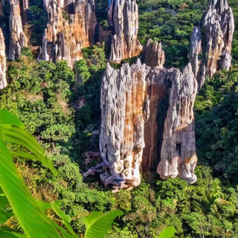 Aproveite o Dia Mais Longo: Tsingy de Bemaraha, Madagascar no Verão?<h3>Dias Mais Longos, Mais Exploração: Tsingy de Bemaraha no Verão - Um Guia Seguro e Econômico</h3><h3>Madagascar no Verão: Tsingy de Bemaraha - Vale a Pena? Descubra Dicas para uma Viagem Autêntica e Segura</h3><h3>Descubra o Tsingy de Bemaraha: Um Roteiro Seguro e Econômico para as Férias de Verão em Madagascar</h3><h3>Sol de Verão em Madagascar: Explorando o Tsingy de Bemaraha com Segurança e Economia</h3><h3>Tsingy de Bemaraha no Verão: Como Evitar as Armadilhas Turísticas e Descobrir a Essência de Madagascar</h3><h3>Aventura em Madagascar: Um Guia para Explorar o Tsingy de Bemaraha com Segurança e Orçamento</h3><h3>Madagascar em Julho e Agosto: Conhecendo o Tsingy de Bemaraha de Forma Autêntica e Econômica</h3><h3>Aproveite ao Máximo os Dias Longos: Guia Completo para uma Viagem Segura e Econômica ao Tsingy de Bemaraha</h3><h3>Verão em Madagascar: Descubra o Tsingy de Bemaraha - Cultura, História e Aventura com Segurança</h3>