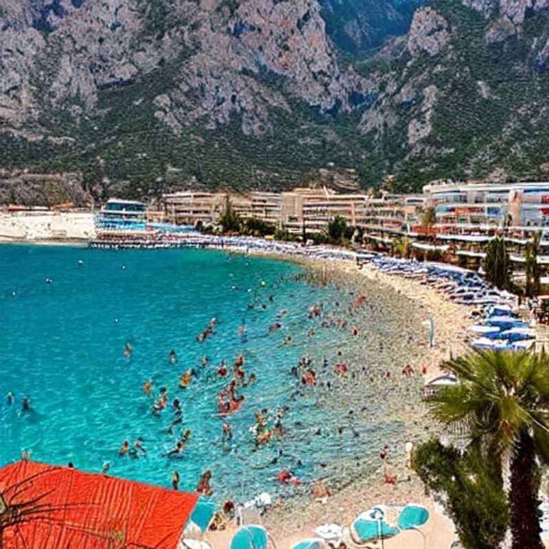 Imaginez : Se détendre au bord des eaux turquoise d'Antalya, en Turquie, pendant les vacances de printemps. Des aventures vous attendent ! (Picture this: Relaxing by the turquoise waters of Antalya, Turkey, during spring break. Adventure awaits!)