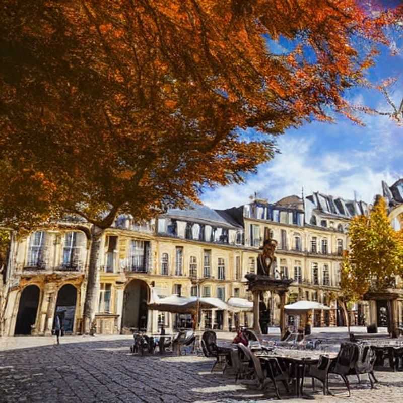 Bordeaux en été &#58; un été luxueux&#44; malgré l'automne des festivals ?<h3>Bordeaux l'été &#58;  Mystère et luxe au pays des vendanges (et des festivals !)</h3><h3>Soleil Bordelais &#38; Légendes d'Automne &#58; Vacances de luxe estivales possibles ?</h3><h3>Bordeaux &#58;  Échapper à l'automne festif ?  Un été luxueux&#44; enquête sur le terrain !</h3><h3>Le paradoxe Bordelais &#58;  Festivals d'automne et soleil d'été...  Un voyage de luxe possible ?</h3>