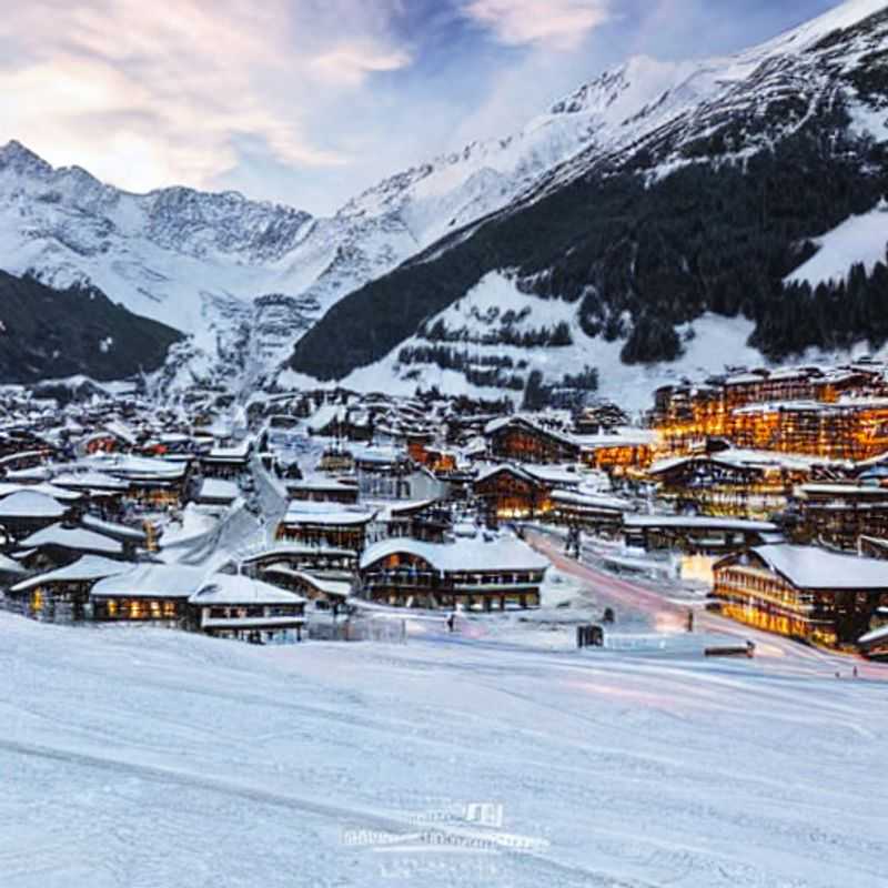 Casais explorando a maravilhosa paisagem de Obergurgl, Áustria, durante as férias de primavera, desfrutando das atividades e da beleza cênica da região alpina.