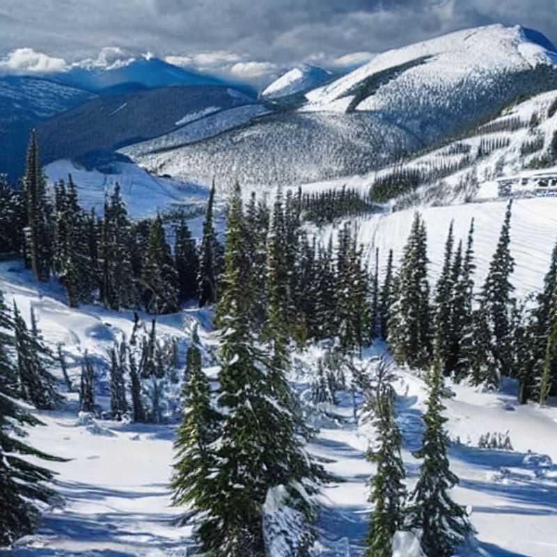 Casais aproveitando a neve e o sol em Whistler Blackcomb na primavera, um paraíso canadense para aventuras e momentos inesquecíveis nas montanhas durante o Spring Break!