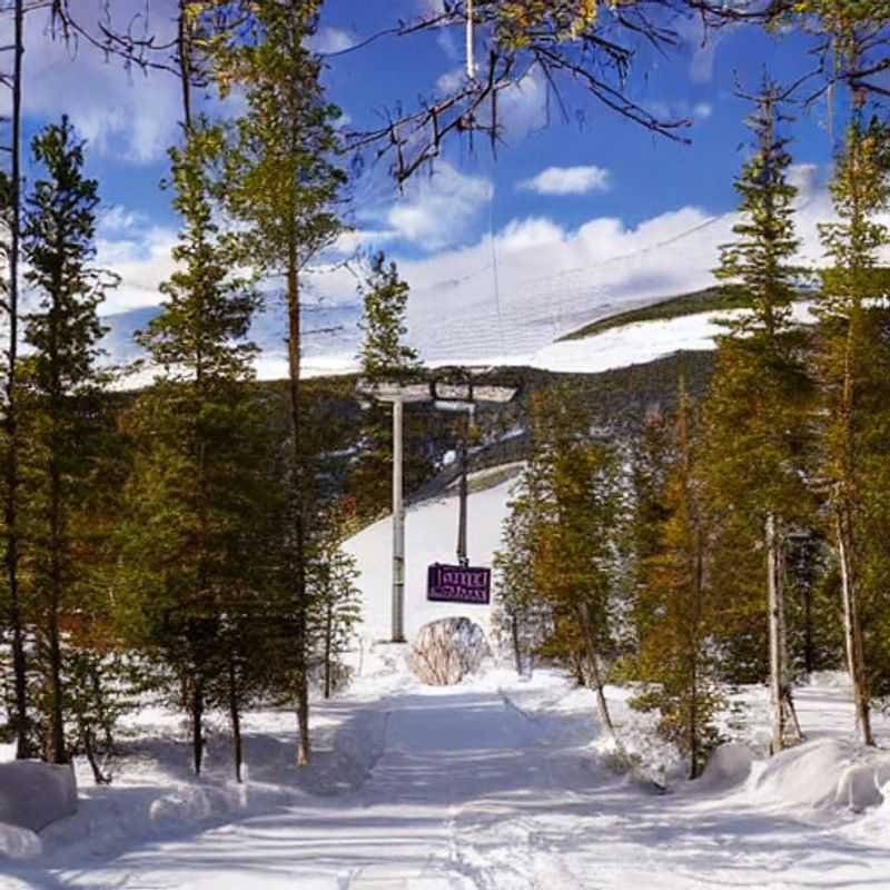 Aventura na Noruega: Desvendando os Mistérios de Trysil na Primavera!<h3>Trysil na Primavera: Festivais, Lendas e a Caça ao Tesouro Viking (talvez!)</h3><h3>Férias na Noruega: Entre Festivais de Verão e Contos de Fadas de Trysil</h3><h3>Trysil em Páscoa: Uma Aventura Entre a Natureza e os Segredos da Mitologia Nórdica</h3><h3>Descubra Trysil: Solstício de Verão, Lendas e Aventuras Inesperadas</h3><h3>De Trysil aos Contos de Odin: Uma Viagem Mística Pela Noruega na Primavera</h3><h3>A Primavera em Trysil: Entre Festas Locais e a Busca pela Pedra Sagrada dos Vikings</h3><h3>Sol, Neve e Mistérios: A Primavera Mágica em Trysil, Noruega</h3>