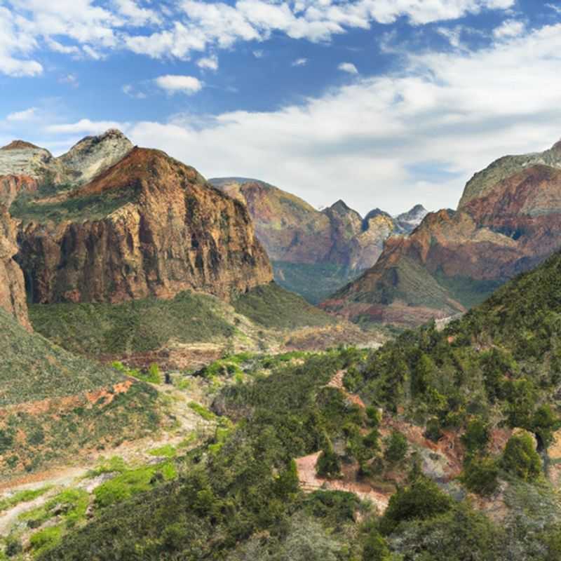 Trekking the Angels Landing Trail in Zion National Park&#58; A Sublime Ascent Amidst Nature's Masterpiece