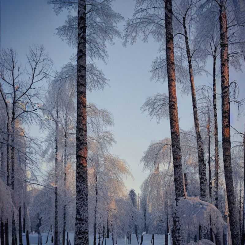 Kemi, Finlande, au printemps : une image idyllique de la ville, peut-être montrant la neige qui fond, la glace qui se brise, ou des couleurs printanières naissantes.