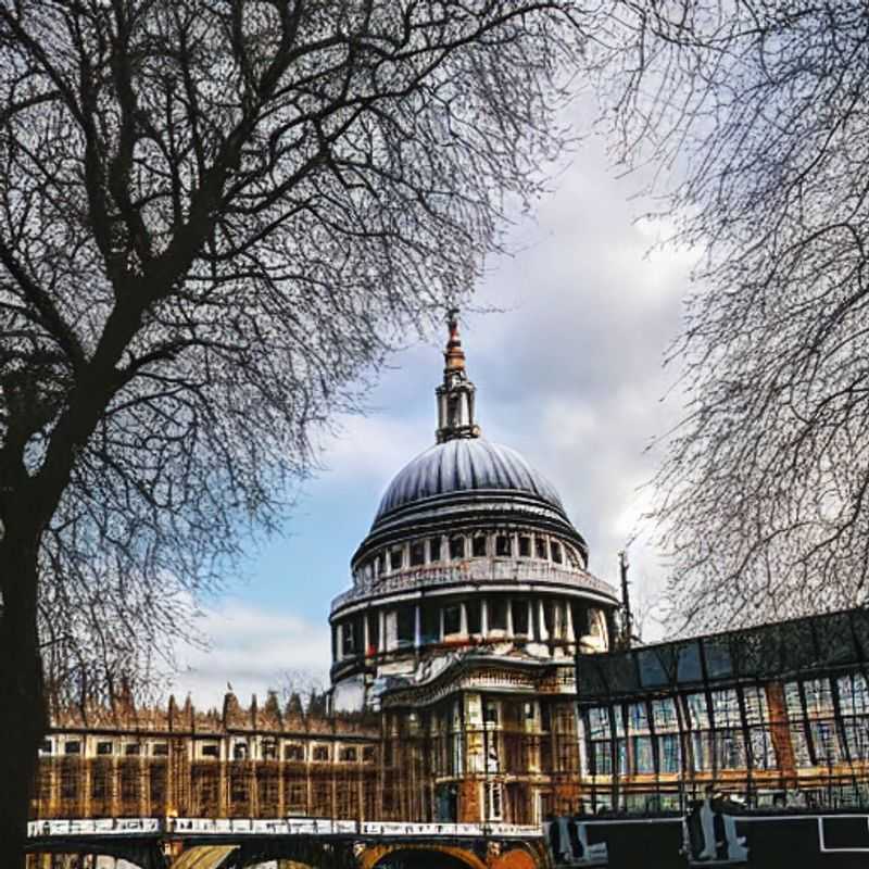 Londres au printemps : un séjour royal à prix doux ?<h3>Londres printanier : Sacs à dos et économies, une aventure abordable ?</h3><h3>Printemps à Londres : Budget voyage et charme britannique, ça se conjugue ?</h3><h3>Londres pas cher au printemps : Le guide malin pour un séjour inoubliable !</h3><h3>Le printemps londonien : Découverte culturelle sans se ruiner !</h3>